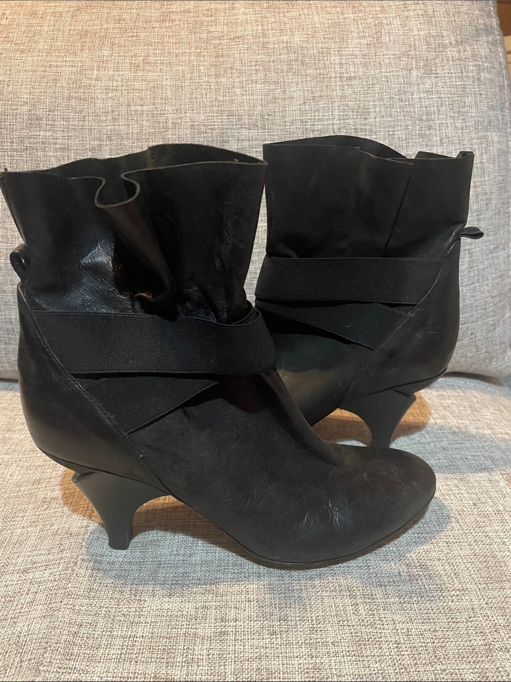EUC- Latitude Femme Black Italian Leather Ankle Boots Size 5